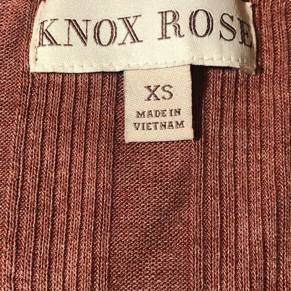 Knox Rose XS womens pullover shirt. Rust color. - Picture 6 of 7
